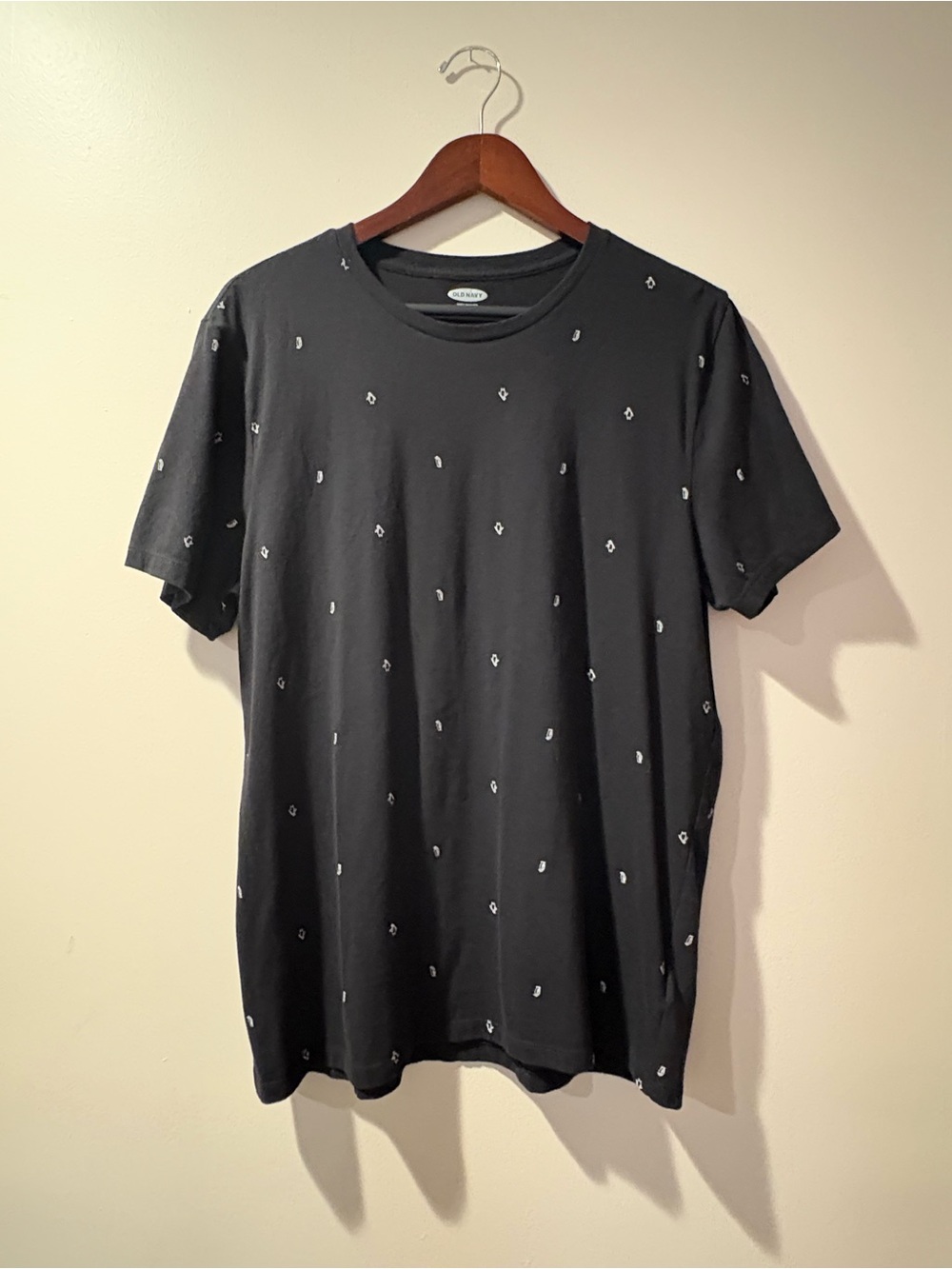 Old Navy Men’s Soft-Washed Penguin Print Crew Neck T-Shirt Black L